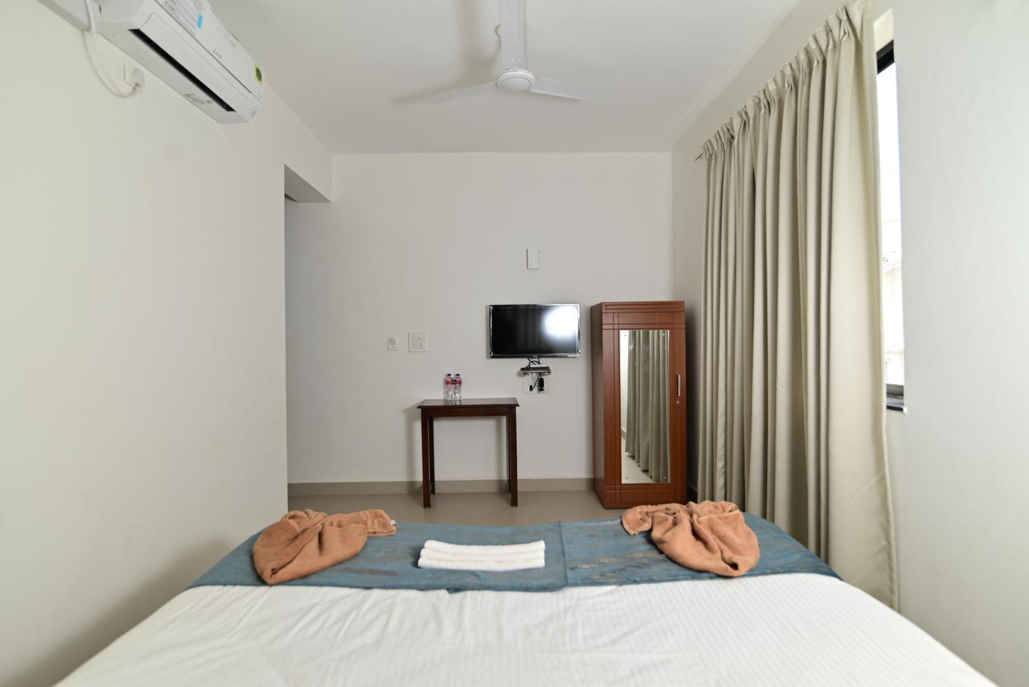 Q Lite Calangute Hotell Exteriör bild
