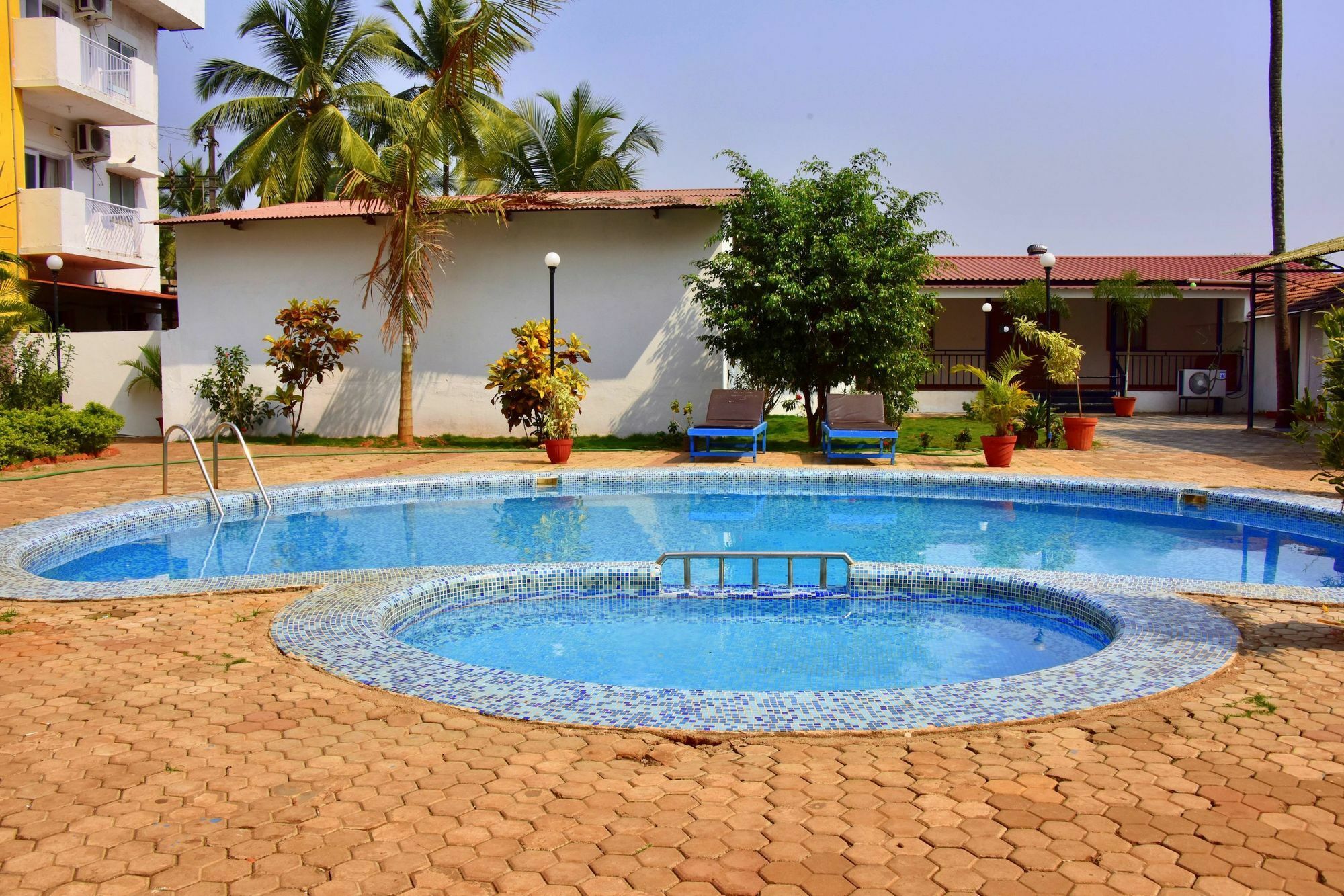 Q Lite Calangute Hotell Exteriör bild